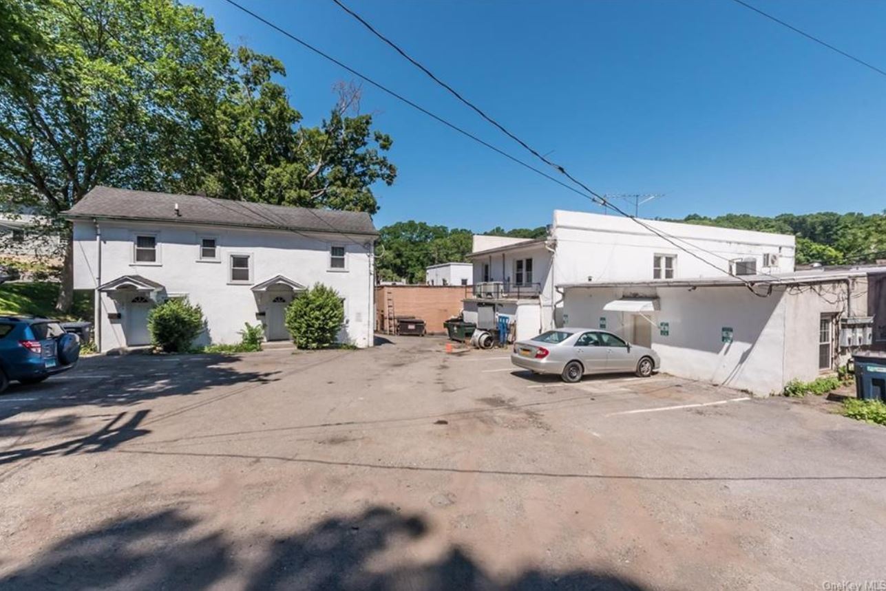 11-21 Babbitt Rd  Hills