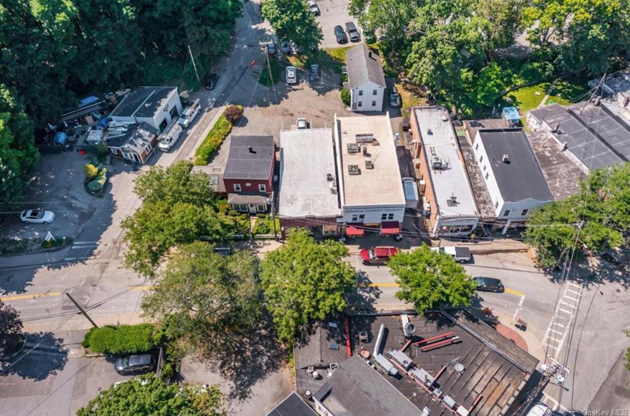 11-21 Babbitt Rd  Hills