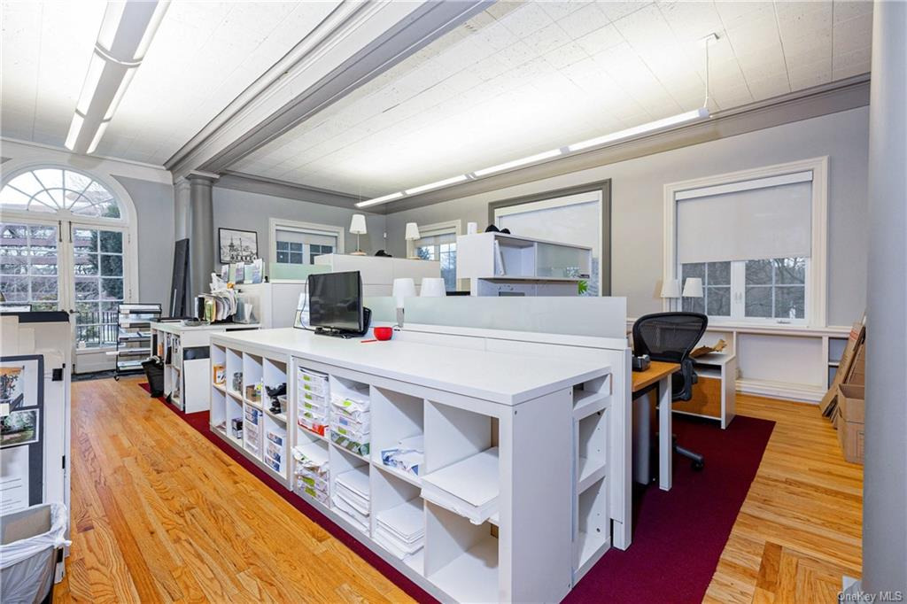 100 White Plains Road