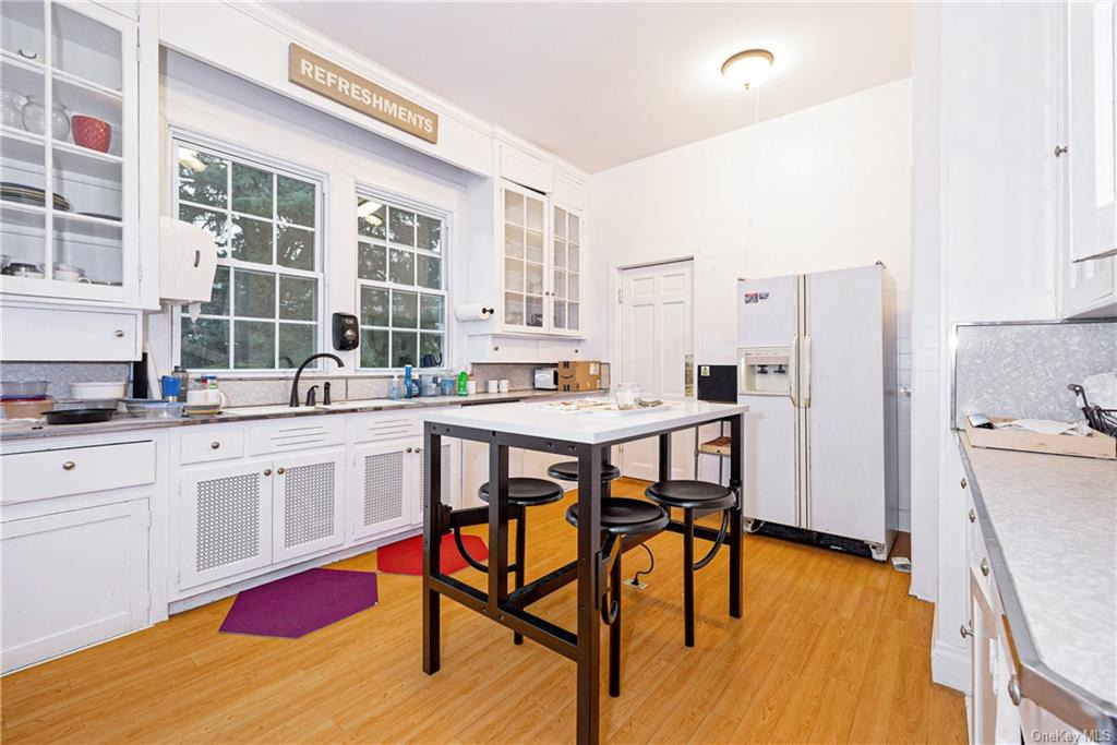 100 White Plains Road